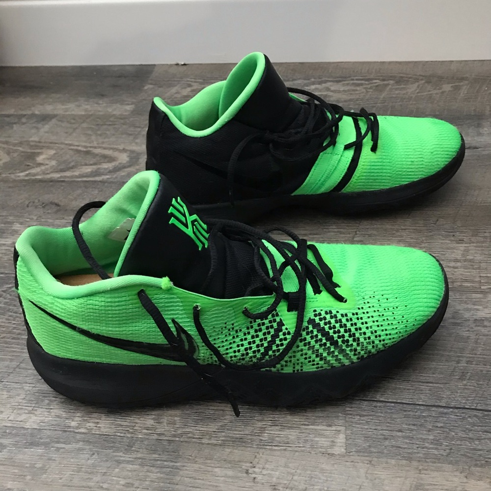 Kyrie Flytraps Nike basketball shoes